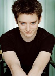 伊利亚·伍德剧照_凌云猜谜语