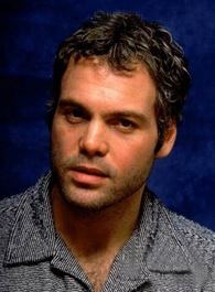 文森特·多诺费奥剧照_凌云猜谜语