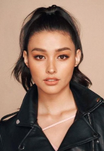 莉扎·索伯拉奧剧照_凌云猜谜语