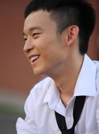 董子健剧照_凌云猜谜语