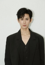 何善凯剧照_凌云猜谜语